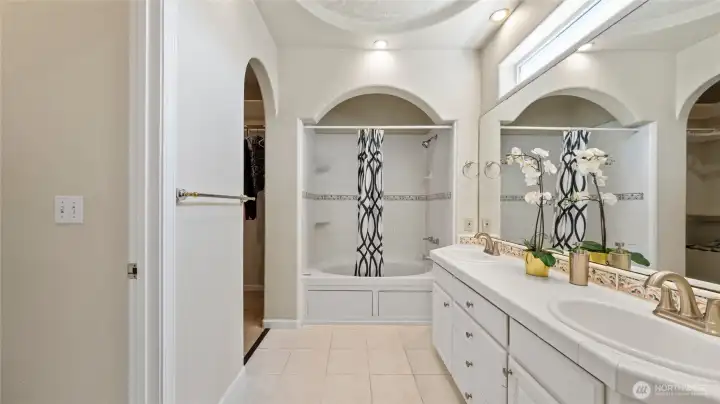 Ensuite with walk-in closet, double vanity & soaking tub
