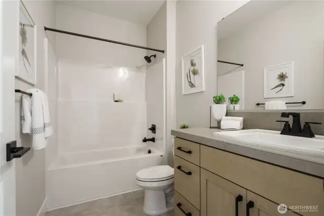 Full guest bath.