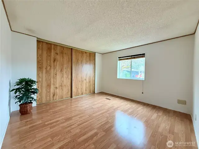 Guest bedroom.