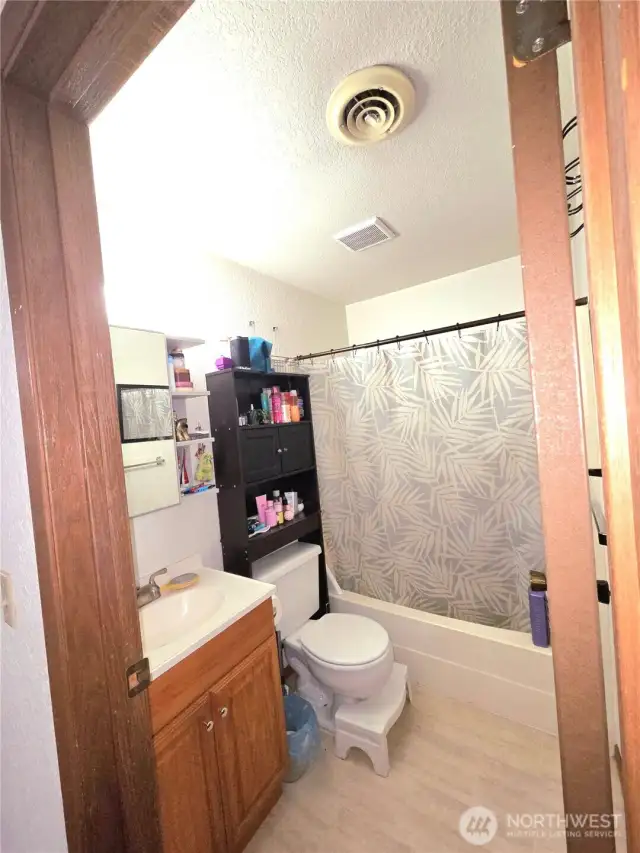 Full bathroom with newer ceramic tile
