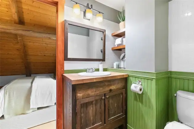 Upstairs Full Jack and Jill Bathroom