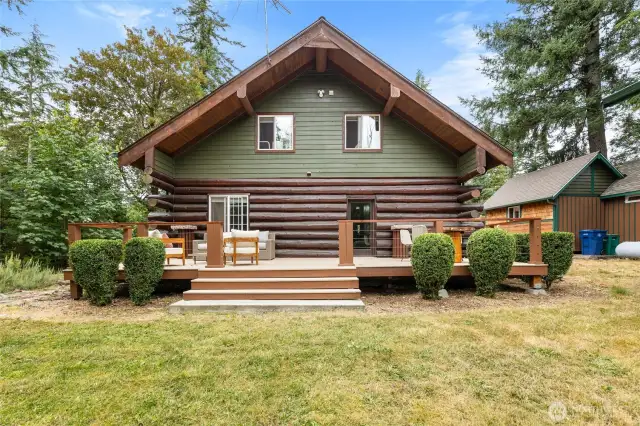 Back Deck, Great for Entertaining!