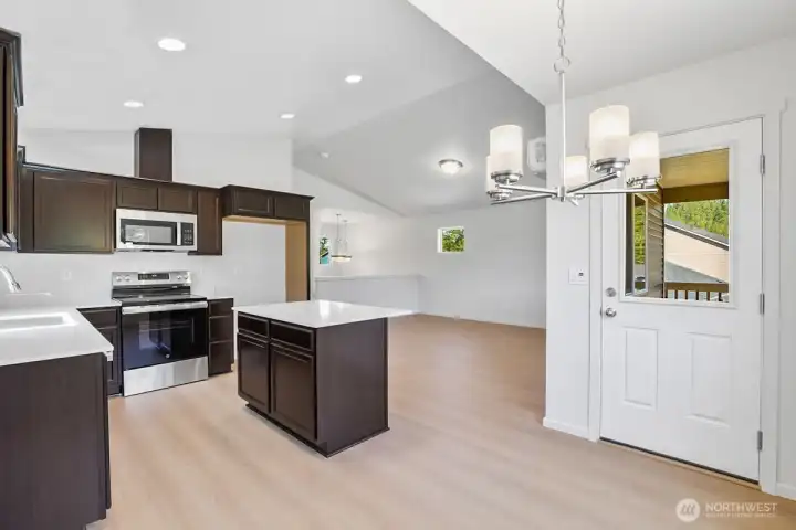 Photographs are for illustrative purposes only. Features, finishes, interior/exterior colors, landscaping and floorplan shown may vary from actual homes built.