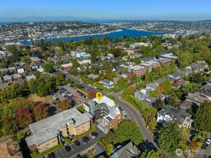 Lake Union is 5 minutes away.
