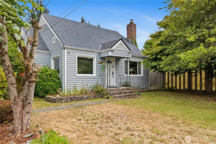 Located close to shopping, restaurants, parks, and major commuting routes.