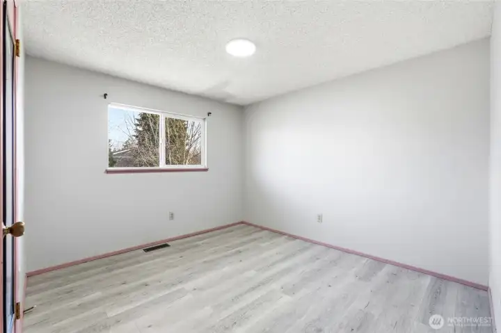 Upstairs Second bedroom