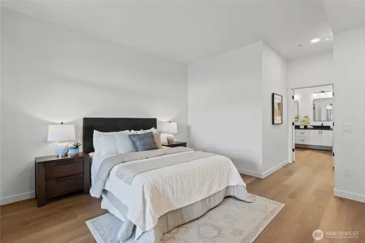 Attached en-suite bath, fully updated