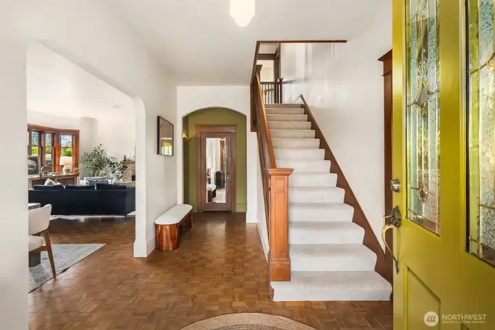 Enter to find a classic circular floor plan.