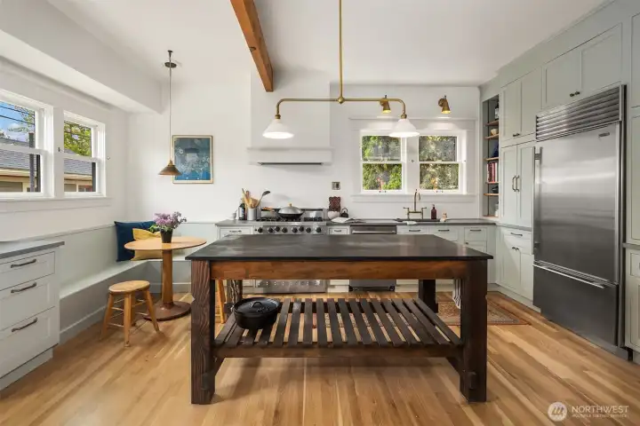 Check out this beautiful brand new kitchen!