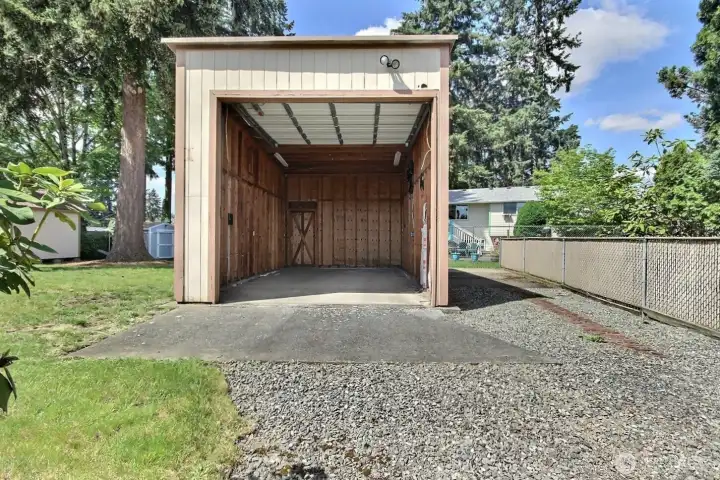 So many possibilities for this space, office, shop etc.