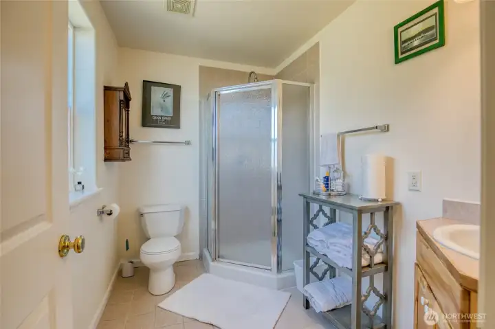 2nd primary en-suite.