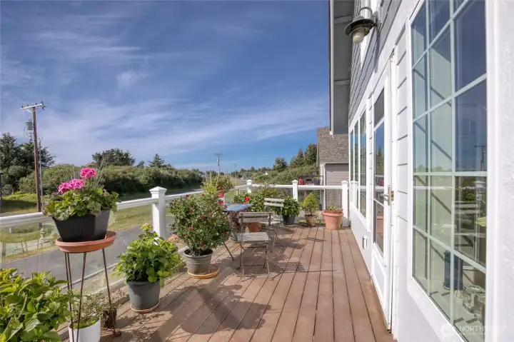 Main level deck to catch the gorgeous sunsets!