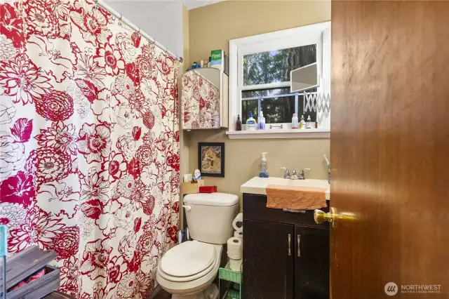 Main bathroom in upper floor