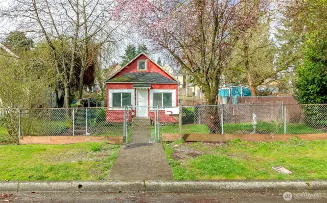 Fully fenced property