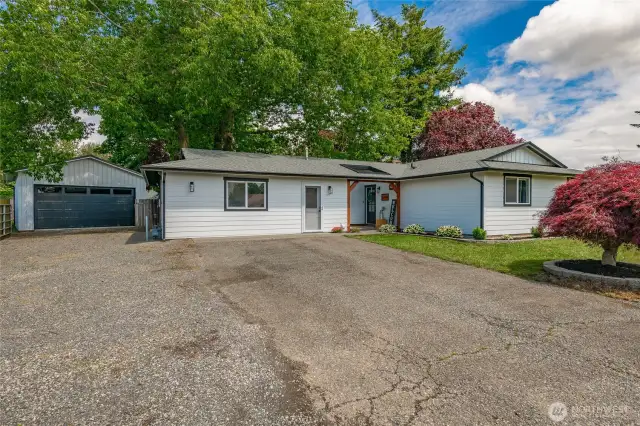 Welcome to 6748 La Monte Dr, Lynden