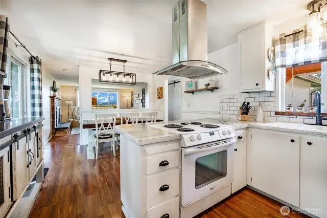 Open concept throughout Kitchen, Dining and Living Rooms