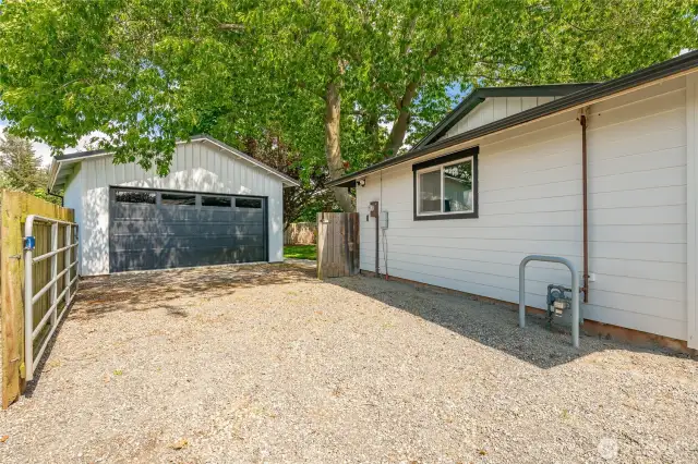 Shop/Garage