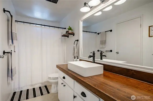 Primary bedroom ensuite