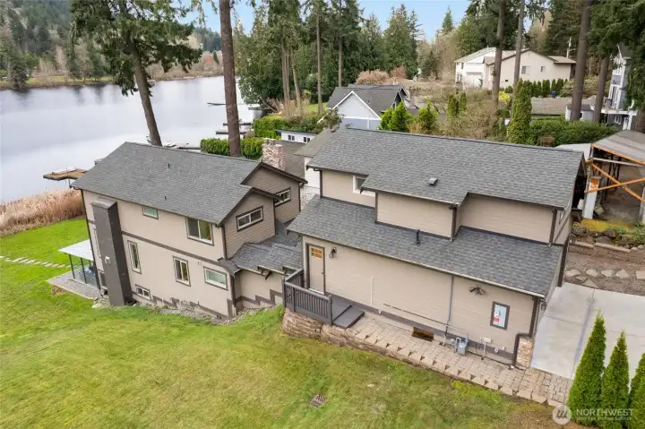 This listing features a spacious over 2800 square feet of living area and is ideally situated on the desirable Lake Boren.
