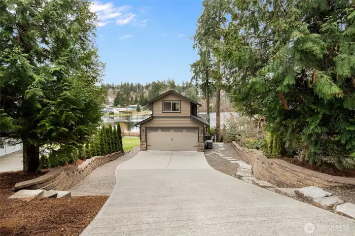 Spacious driveway with plenty of parking for your guests