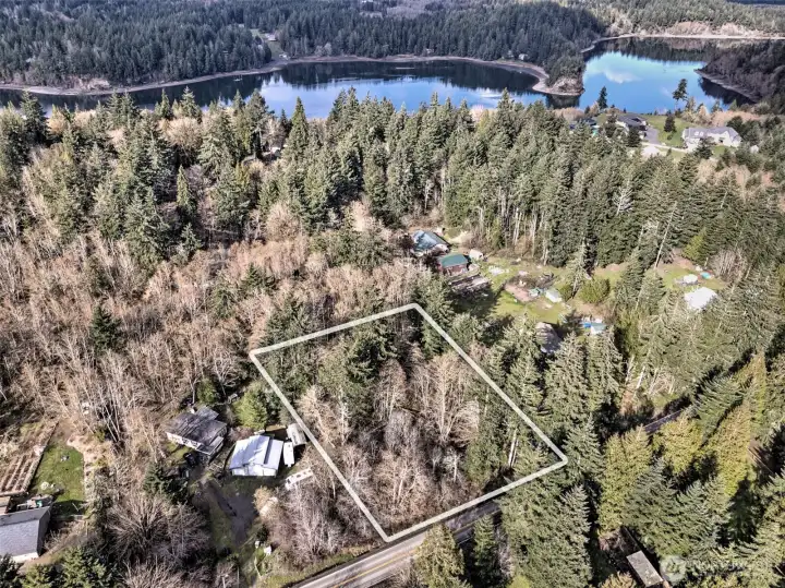 Nice, rectangular lot with Hammersley Inlet very nearby!