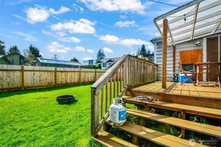 Covered deck & large, fully-fenced backyard