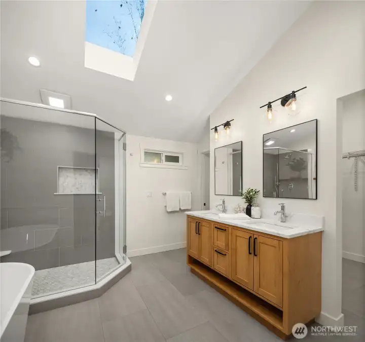 gorgeous spa like bathroom. gorgeous spa like bathroom.