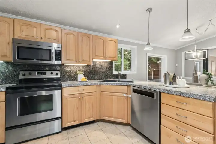 Stainless steel appliances and option to convert to gas stove.