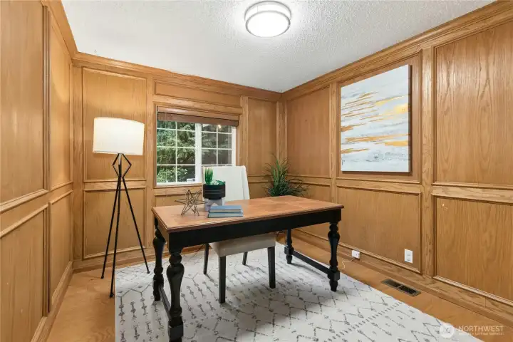 Office/den/optional 4 bedroom!