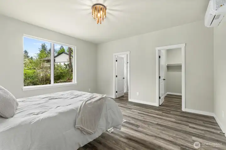 Primary Bedroom w/ walk in closet and bathroom.