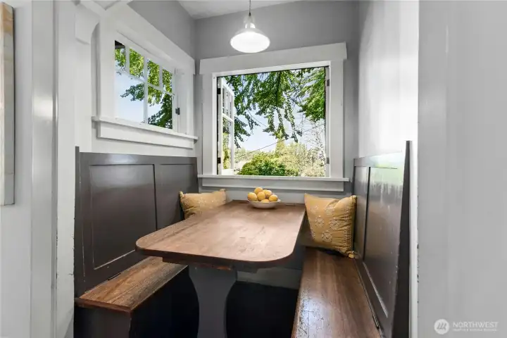 Cozy breakfast nook