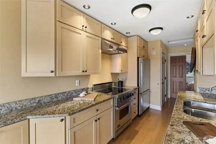 Viking Stove, Jennair Refrigerator and a Bosch Dishwasher! Viking Stove, Jennair Refrigerator and a Bosch Dishwasher!