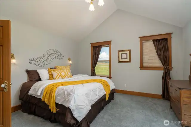 HUGE GUEST BEDROOM UPPER LEVEL