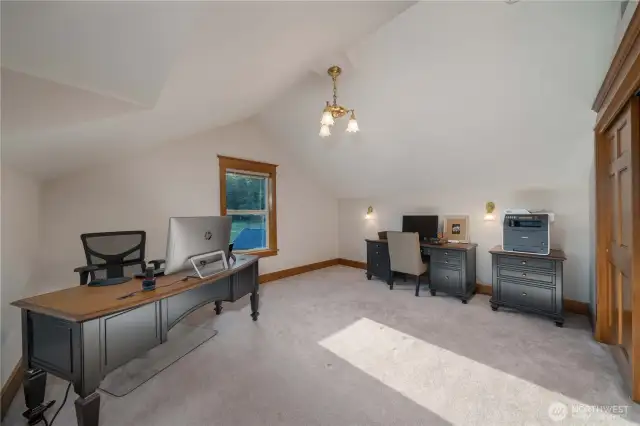 ADDITIONAL BEDROOM OR BONUS ROOM UPPER LEVEL