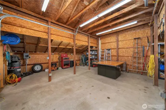 DETACHED SHOP