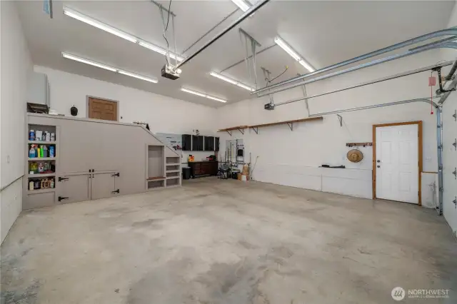 OVERSIZED AND HIGH CEILING GARAGE WITH CUSTOM STORAGE AND PLANTER SINK