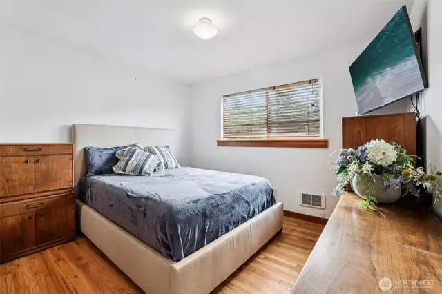 Spacious second bathroom, queen bed and furniture with space left over to move around.