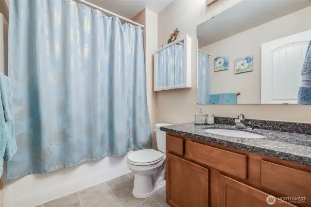 Upstairs Full bathroom