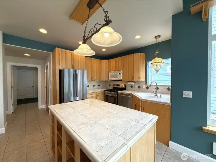 KITCHEN WITH ISLAND AND WALK IN PANTRY