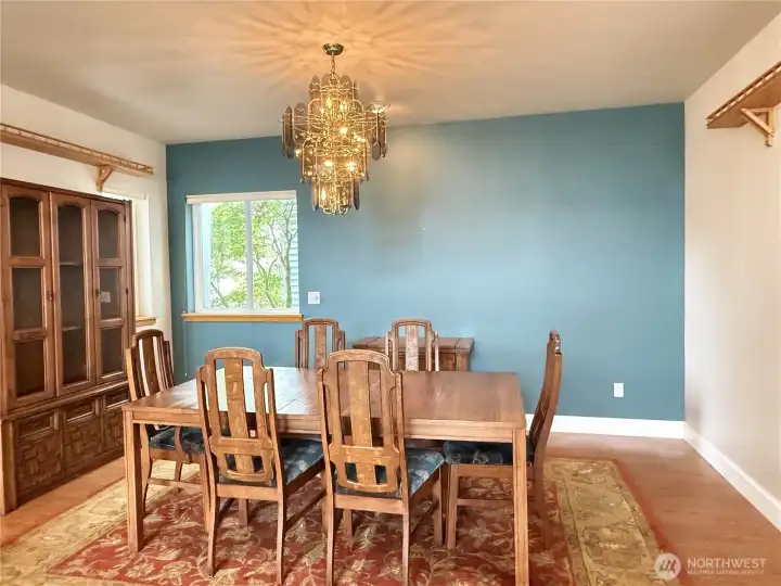 FORMAL DINING