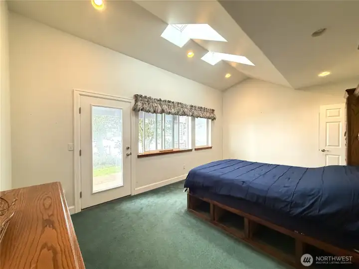 PRIMARY BEDROOM SUITE