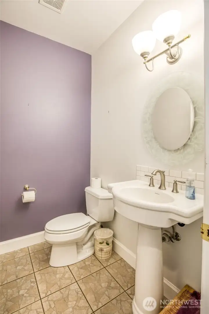 main floor 1/2 bath