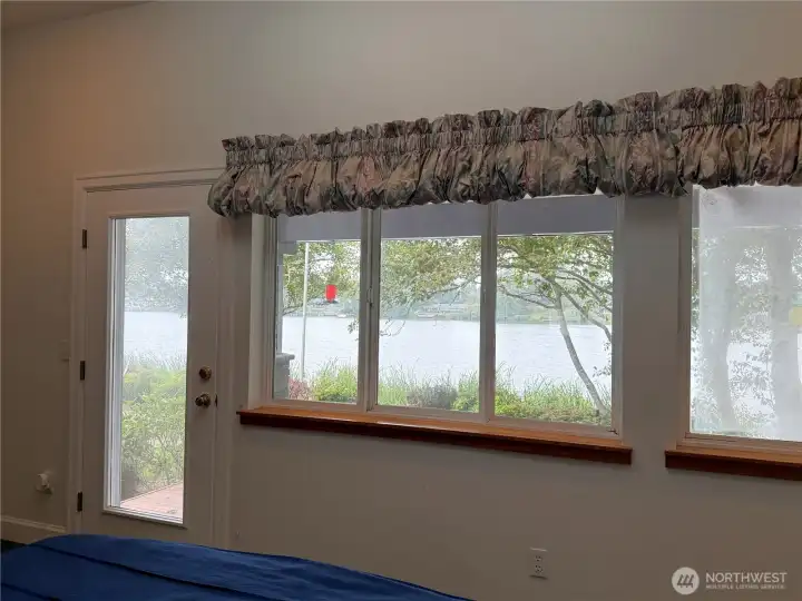 PRIMARY SUITE WITH LAKE VIEWS