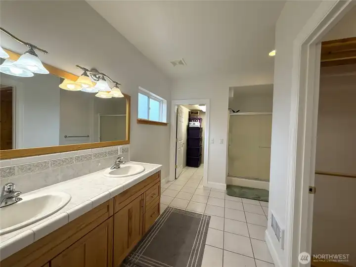 HUGE 3/4 BATH OFF OF PRIMARY