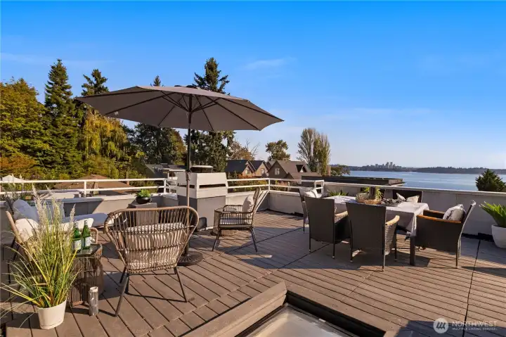 Roof top deck with ample space for dining, lounging and entertaining.