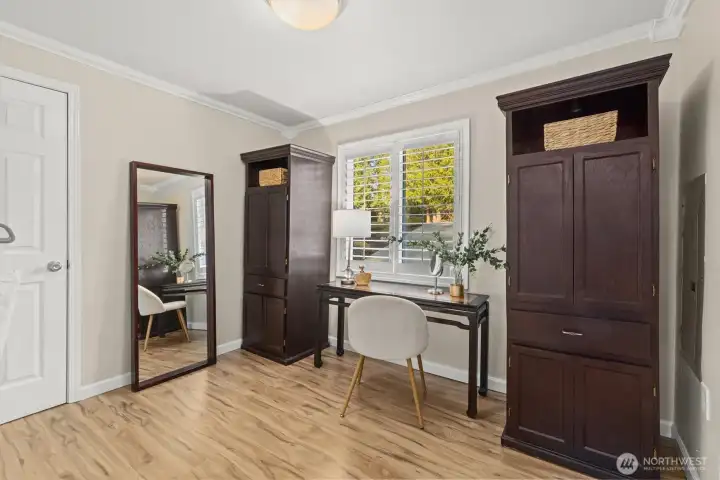 walk-in-closet off bonus room