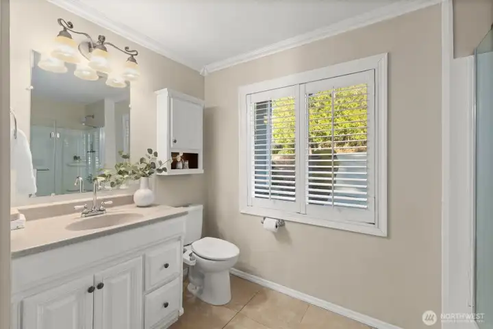 ensuite bath off bonus room