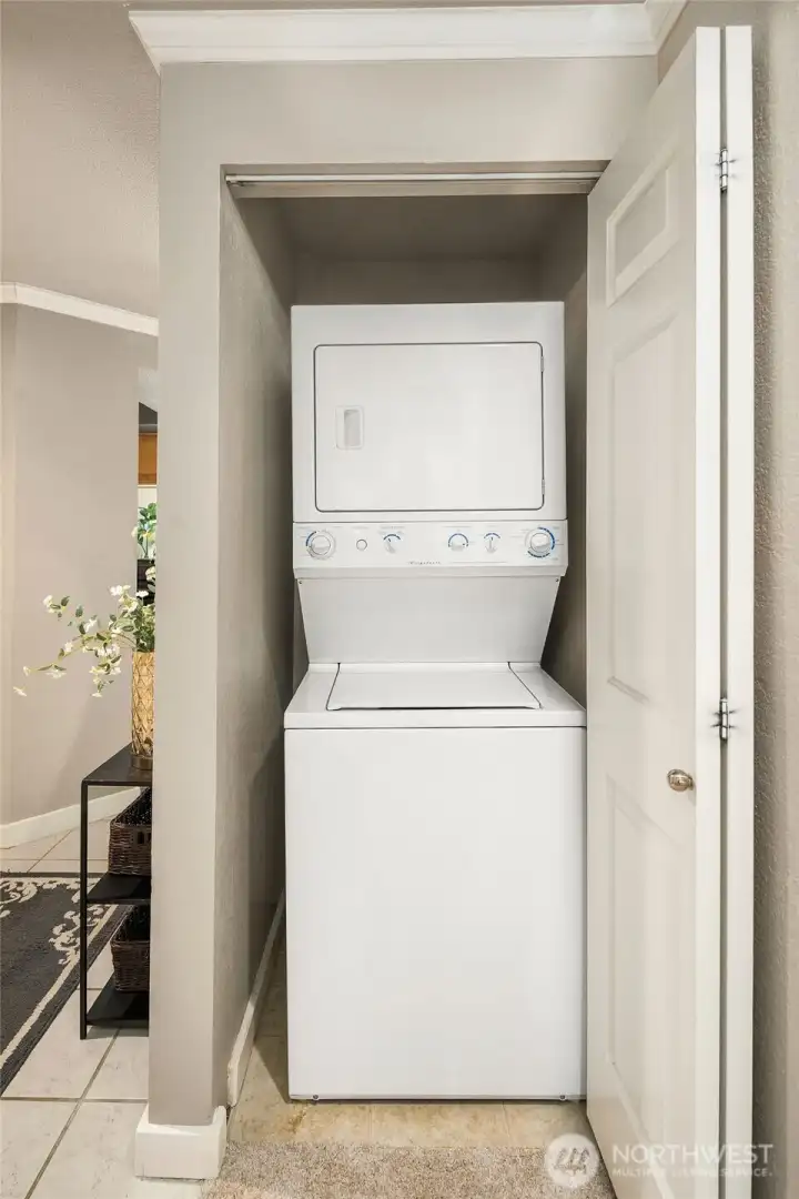 washer/dryer included