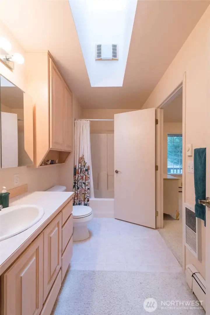 Has own entrance from bedroom to bathroom.