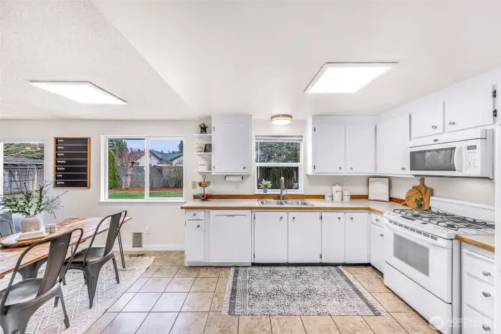 Plenty of storage space in the Kitchen